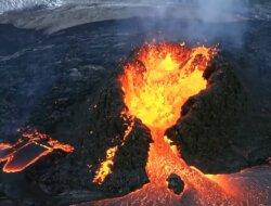 Gempa Dahsyat Picu Letusan Gunung Berapi Klyuchevskoy di Rusia